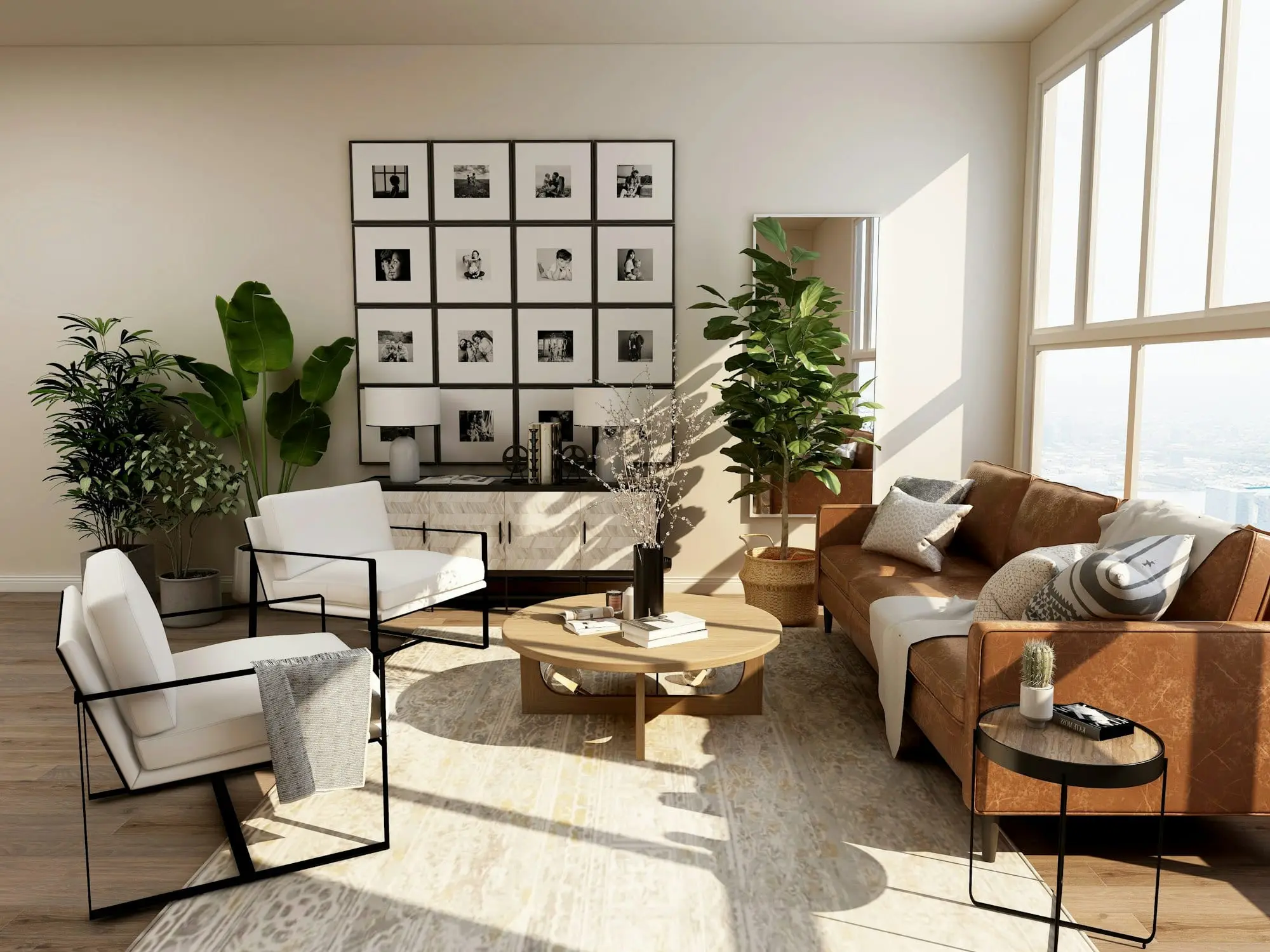 Living claro com poltronas brancas, sofá de couro e janelas altas